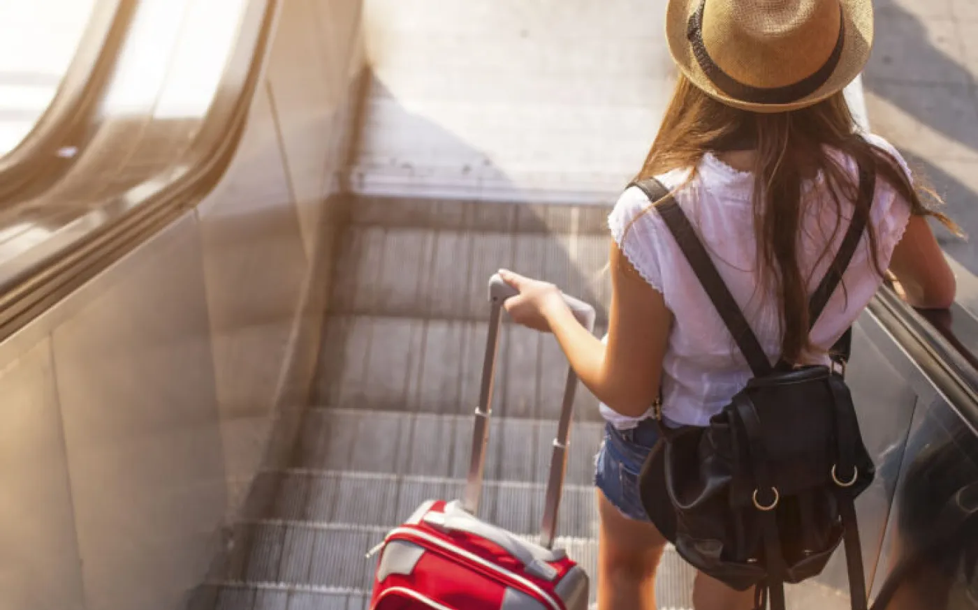 How to Avoid High Healthcare Costs While Traveling