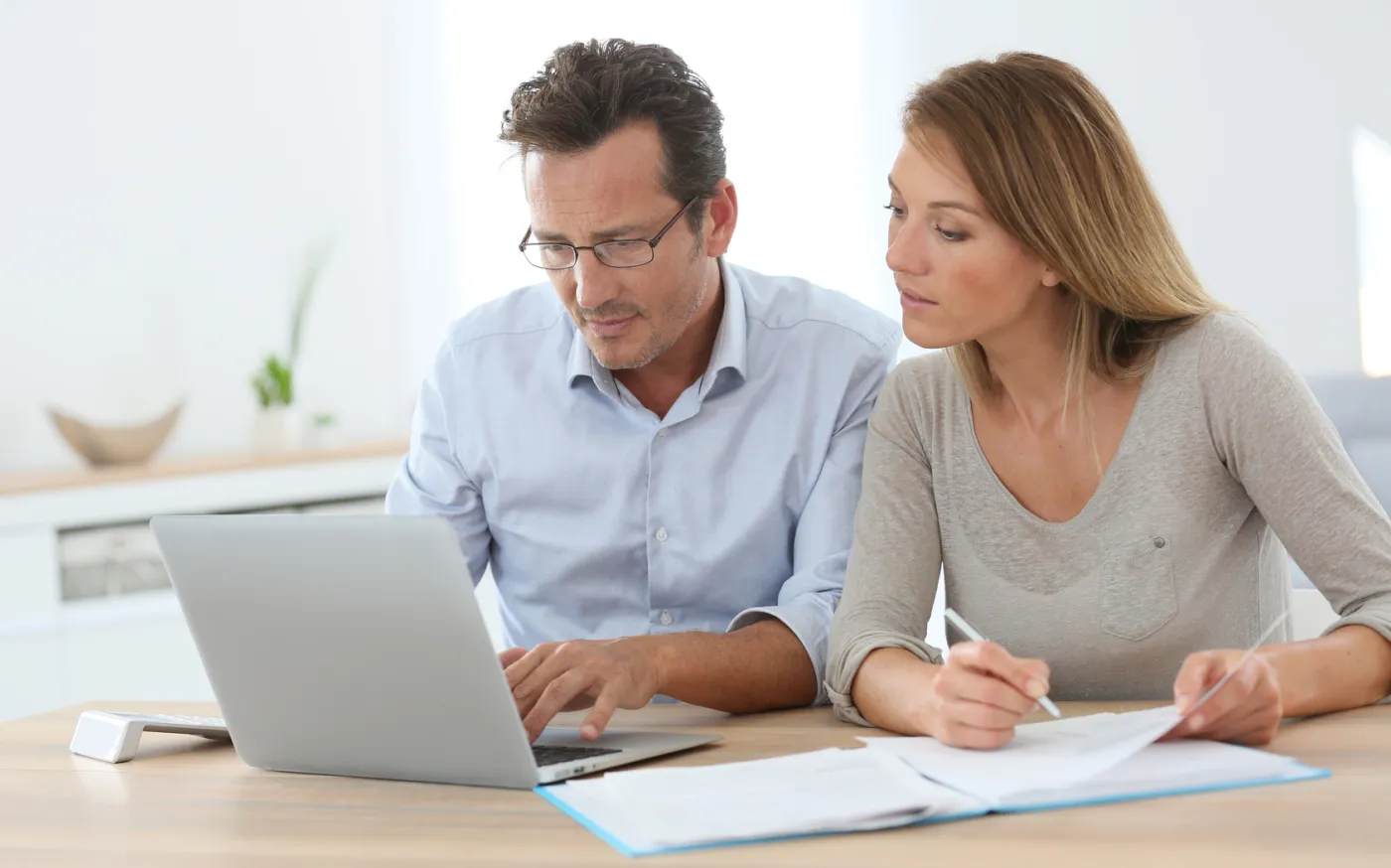 Monitor Household Finances with Monthly Meetings